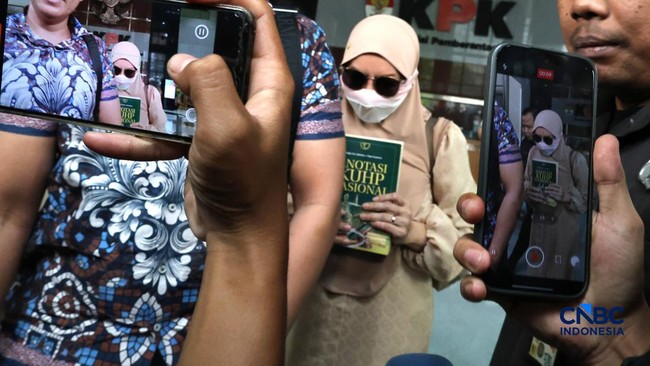 Eks Bupati Kukar Rita Widyasari Diperiksa 6 Jam di KPK Kasus TPPU – Publik Pos Update