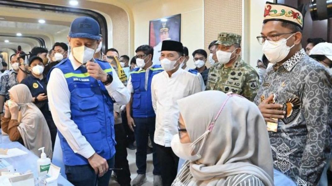 Menkes Klarifikasi Foto Pakai Tabung Oksigen di Palangka Raya