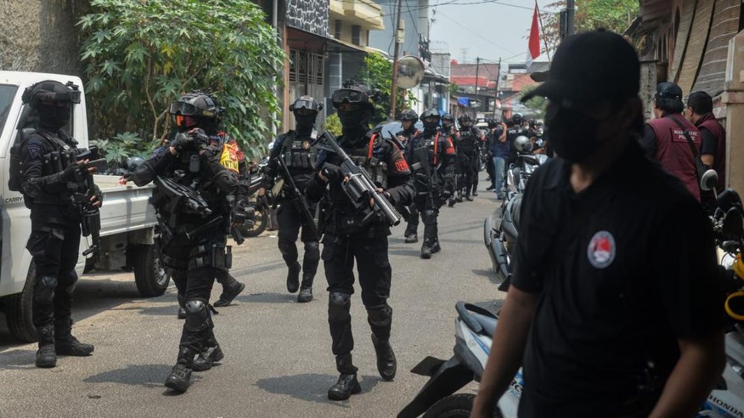 FOTO: Penggerebekan Berulang Kampung Ambon, Sarang Narkoba di Jakbar