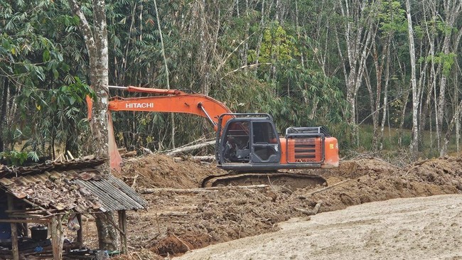Penambang Ilegal Dibantu China Keruk Tambang Emas RI Pakai Eksavator – Publik Pos Update