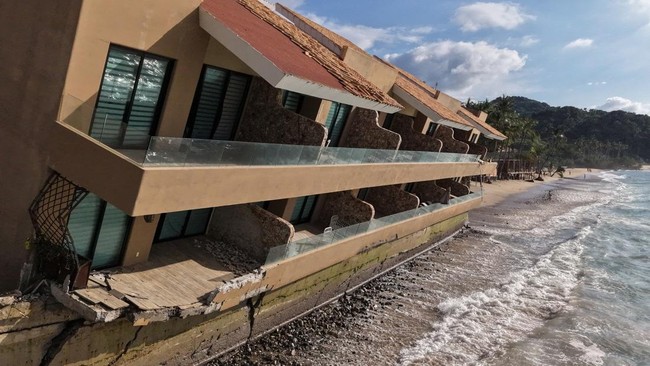 Bukan Dihantam Gempa, Penampakan Kompleks Wisata Miring ke Laut – Publik Pos Update