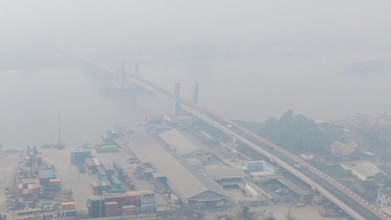 Sesak Bernapas di Palembang, Kualitas Udara Level Sangat Bahaya